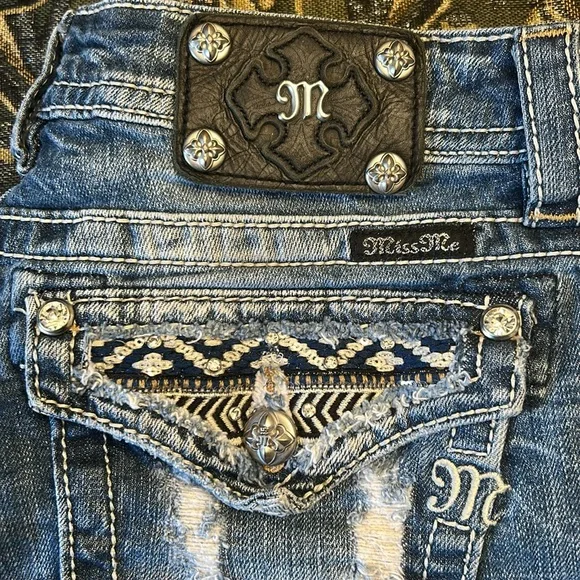 Miss Me 30 NWOT Signature Blue Distressed Denim Shorts - Picture 9 of 16